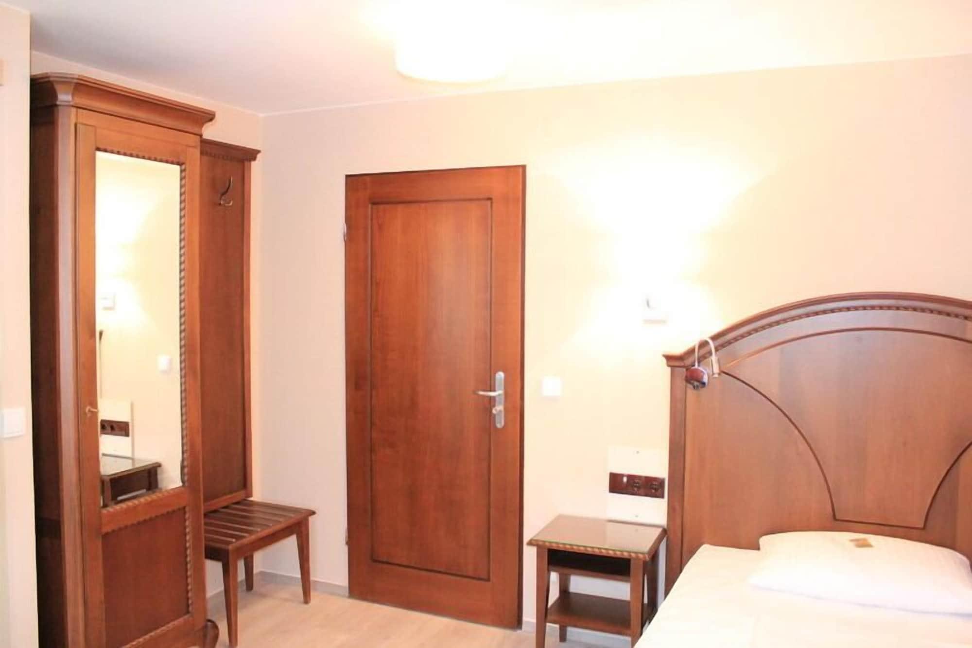 Burghotel Hotel 3*